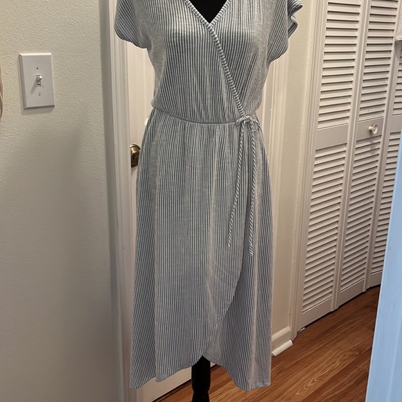 Caution to the Wind vertical stripe dress - Picture 2 of 7